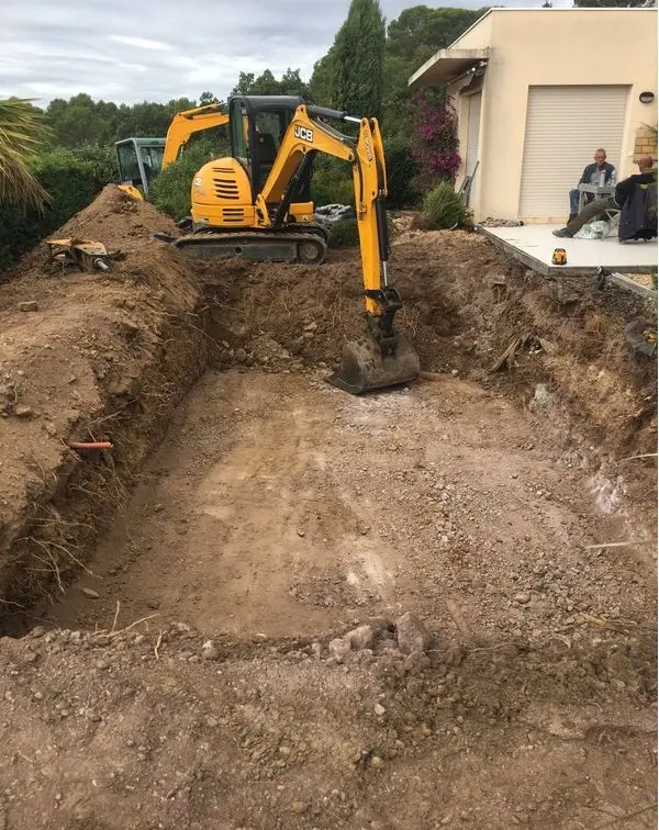Terrassement piscine JCB
