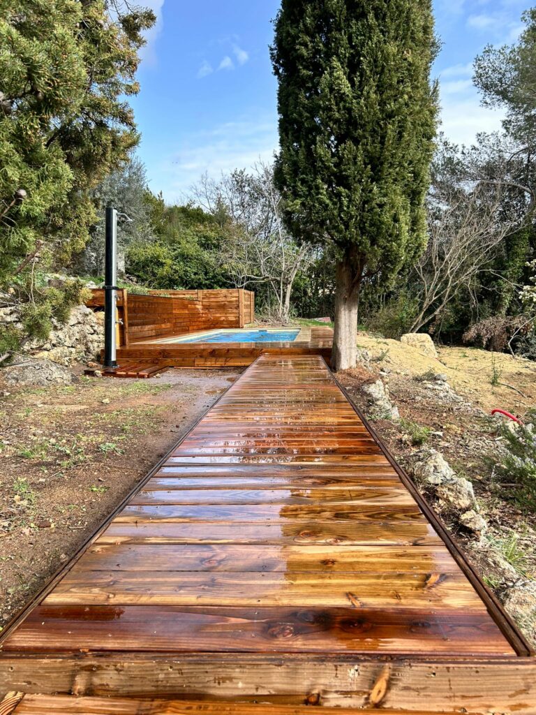 Entreprise GARDEN ELAGUE Grasse - Tony PORTELLI Elagueur Abattage Arbres Palmiers Oliviers Jardinier Paysagiste Aménagement à Grasse 06130 Evacue tous les déchets. Camion et broyeur Disponible.