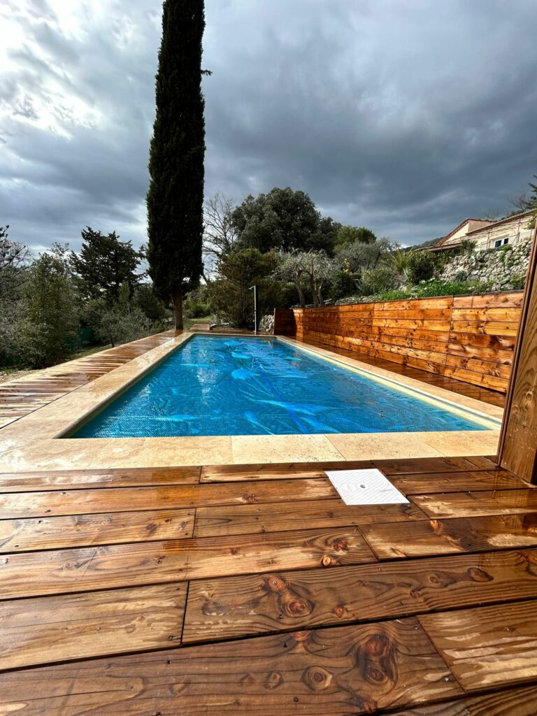 Entreprise GARDEN ELAGUE Grasse - Tony PORTELLI Elagueur Abattage Arbres Palmiers Oliviers Jardinier Paysagiste Aménagement à Grasse 06130 Evacue tous les déchets. Camion et broyeur Disponible.